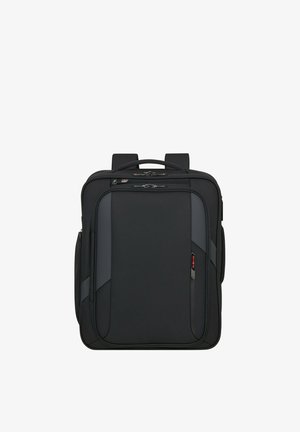 Schwarzer rechteckiger Rucksack mit mehreren Reißverschlussfächern, gepolsterten Schulterriemen und einem oberen Tragegriff.