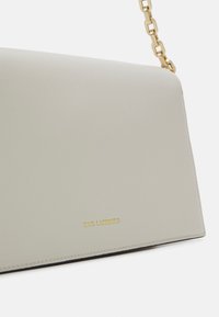 KARL LAGERFELD SIGNATURE SHOULDERBAG - Borsa a mano - off white