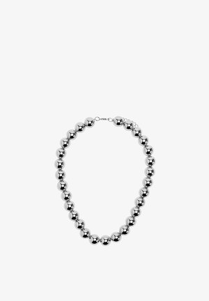 Srebrny naszyjnik składający się z dużych, gładkich, refleksyjnych kulistych koralików z małym zapięciem.