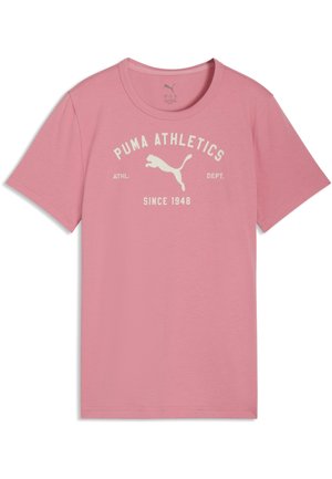 Różowy, krótki rękaw T-shirt Puma Athletics z białym logo, napisem „Puma Athletics ATHL. DEPT. Since 1948” oraz grafiką skaczącego pumy z przodu.