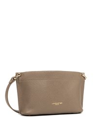 Borsa a tracolla in pelle color taupe, caratterizzata da una superficie texturizzata, dettagli in hardware dorato e una singola tracolla attaccata su un lato.