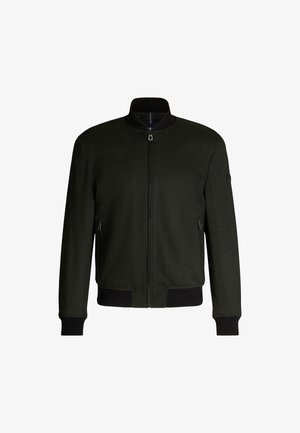 Blouson bomber vert foncé avec un col et des poignets noirs, doté d'une fermeture éclair sur l'avant et de poches latérales pour plus de fonctionnalité. Texture lisse.