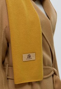 Non sélectionné, mustard