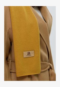 Non sélectionné, mustard