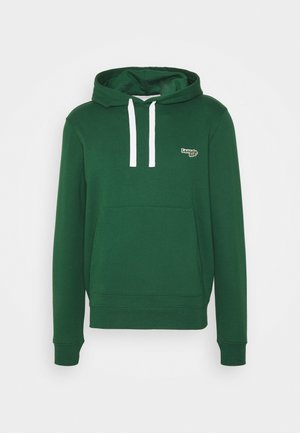 Vihreä hupullinen collegepaita valkoisilla nyöreillä, edessä kenguruntasku ja pieni logopatch vasemmassa rinnassa.