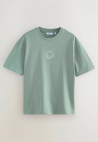 Mintgrøn kortærmet bomulds t-shirt med rund halsudskæring og et cirkulært hvidt grafisk design på brystet. Glat tekstur.