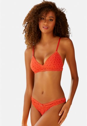 PUSH-UP-BH - Balconette bra - rot