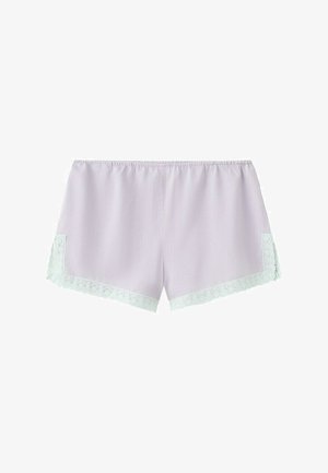 Lila damesshorts met elastische tailleband en lichtgroene kanten rand langs de randen, afgebeeld op een witte achtergrond.