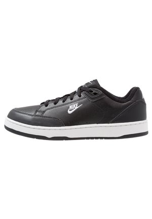 Trainers - black