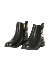 Stivaletti neri alla caviglia in finta pelle, con zip laterale e dettagli in oro. Suola piatta e design strutturato.