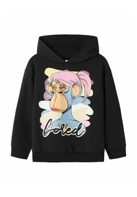 Sudadera negra con un gráfico de un mono de dibujos animados con cabello rosa y piel azul, acentuado por un fondo colorido y la palabra "amado" en cursiva.