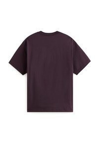 T-shirt z krótkim rękawem, okrągłym dekoltem w ciemnofioletowym kolorze, wykonany z bawełny. Miękka tekstura, jednolity kolor bez wzorów. Standardowy krój, staranne wykończenie brzegów.