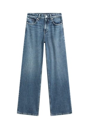Jeans a gamba larga in denim azzurro chiaro con vita alta, design a cinque tasche e chiusura con bottone. Il tessuto presenta una texture leggermente sbiadita.