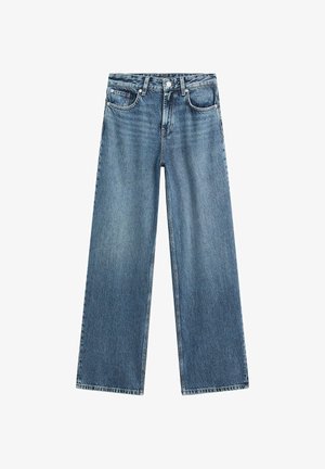 Jasnoniebieskie dżinsowe spodnie typu wide-leg z wysokim stanem, pięcioma kieszeniami i zapięciem na guzik. Tkanina ma lekko wyblakłą teksturę.