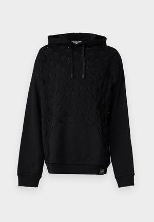 Hoodie preto feito de tecido suave, com um padrão texturizado em diamante, capuz com cordão, bolso frontal e punhos e bainha canelados.