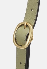 COACH POLISHED PEBBLE COVERED TABBY  - Kabelka - moss
