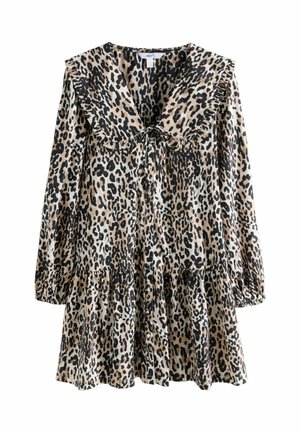 Abito con stampa leopardo, maniche lunghe, colletto oversize, dettaglio con fiocco in corrispondenza del collo, orlo arricciato e chiusura con bottoni. Realizzato in tessuto leggero.