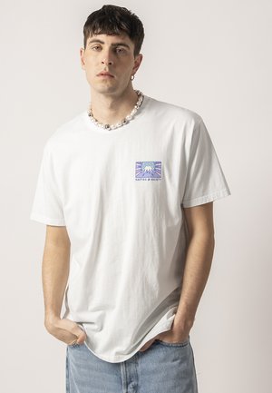 Kaotiko WASHED TOKYO UNISEX - Apdrukāts T-krekls - cement