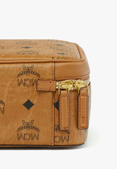 MCM OTTOMAR IN VISETOS - Trousse - cognac