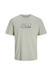 Hellgraues T-Shirt mit kurzen Ärmeln, auf dem in fetten Buchstaben "CORE" und darunter der Text "ESTABLISHED 1990" auf der Brust gedruckt ist.