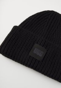 UGG CHUNKY UNISEX SET - Megzta kepurė - black