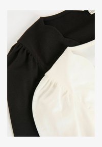 Vald, ivory and black