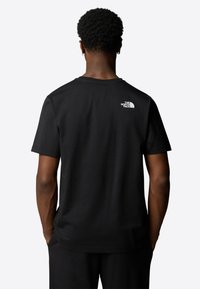The North Face CENTRAL LOGO - Print T-shirt - tnf black tnf white