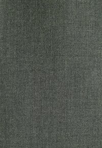 Tejido de color gris oscuro con un tejido texturizado, que presenta un brillo sutil y un patrón uniforme. Adecuado para tapicería o prendas de vestir.