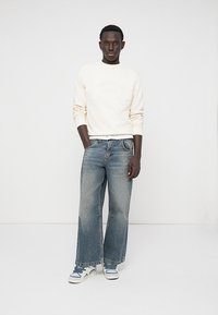 Jack & Jones JORBLEECKER BRANDING CREW - Sweater - antique white