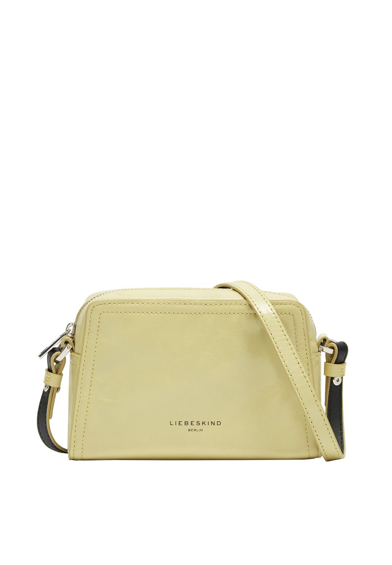 Borsa a tracolla in pelle gialla con forma rettangolare. Presenta una chiusura con zip, una tracolla regolabile e il nome del marchio impresso sulla parte anteriore.