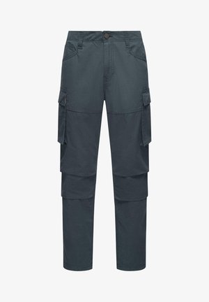Tmavě šedé cargo kalhoty vyrobené z odolné látky, které mají více bočních kapes, zapínání na knoflík a rovný střih nohavic.