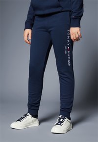 Tommy Hilfiger - ESSENTIAL UNISEX - Treniņtērpa apakšdaļas - twilight navy Miniatūras attēls 1