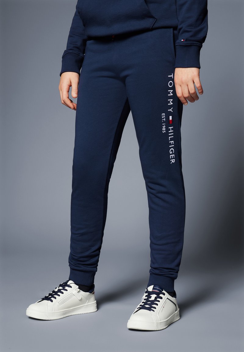 Tommy Hilfiger - ESSENTIAL UNISEX - Treniņtērpa apakšdaļas - twilight navy, Palielināt