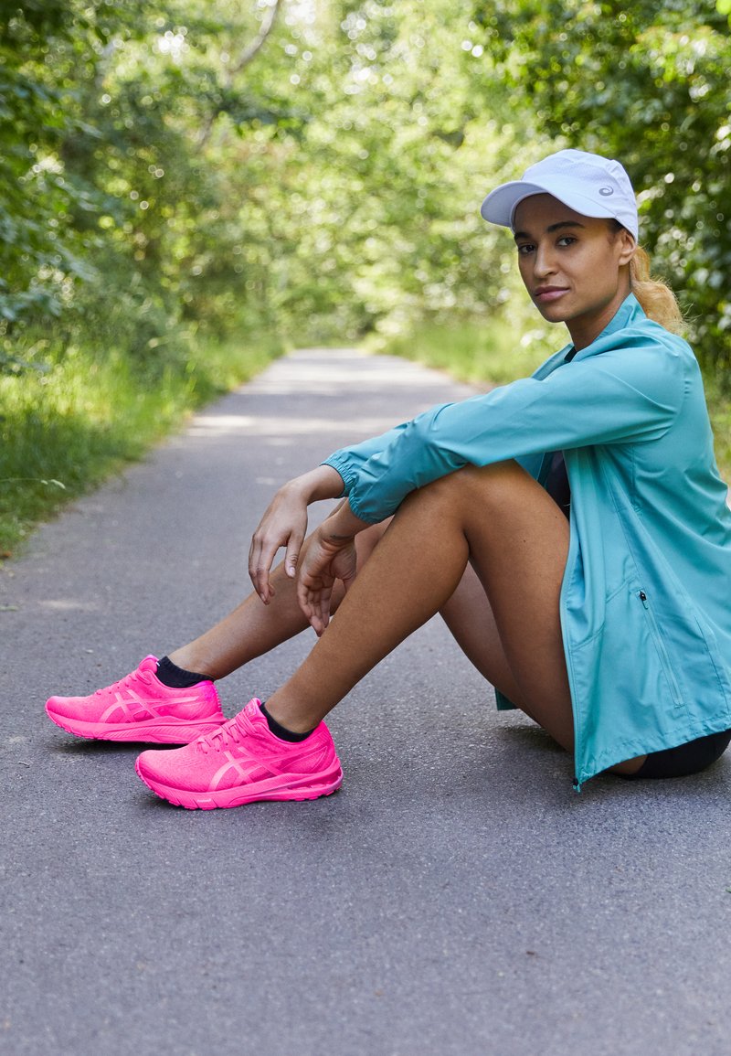 ASICS GT 2000 10 LITE - Zapatillas de running - pink glow/hot pink/rosa - Zalando.es