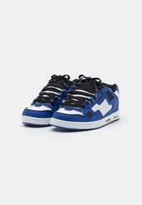 Globe SABRE - Trainers - blue