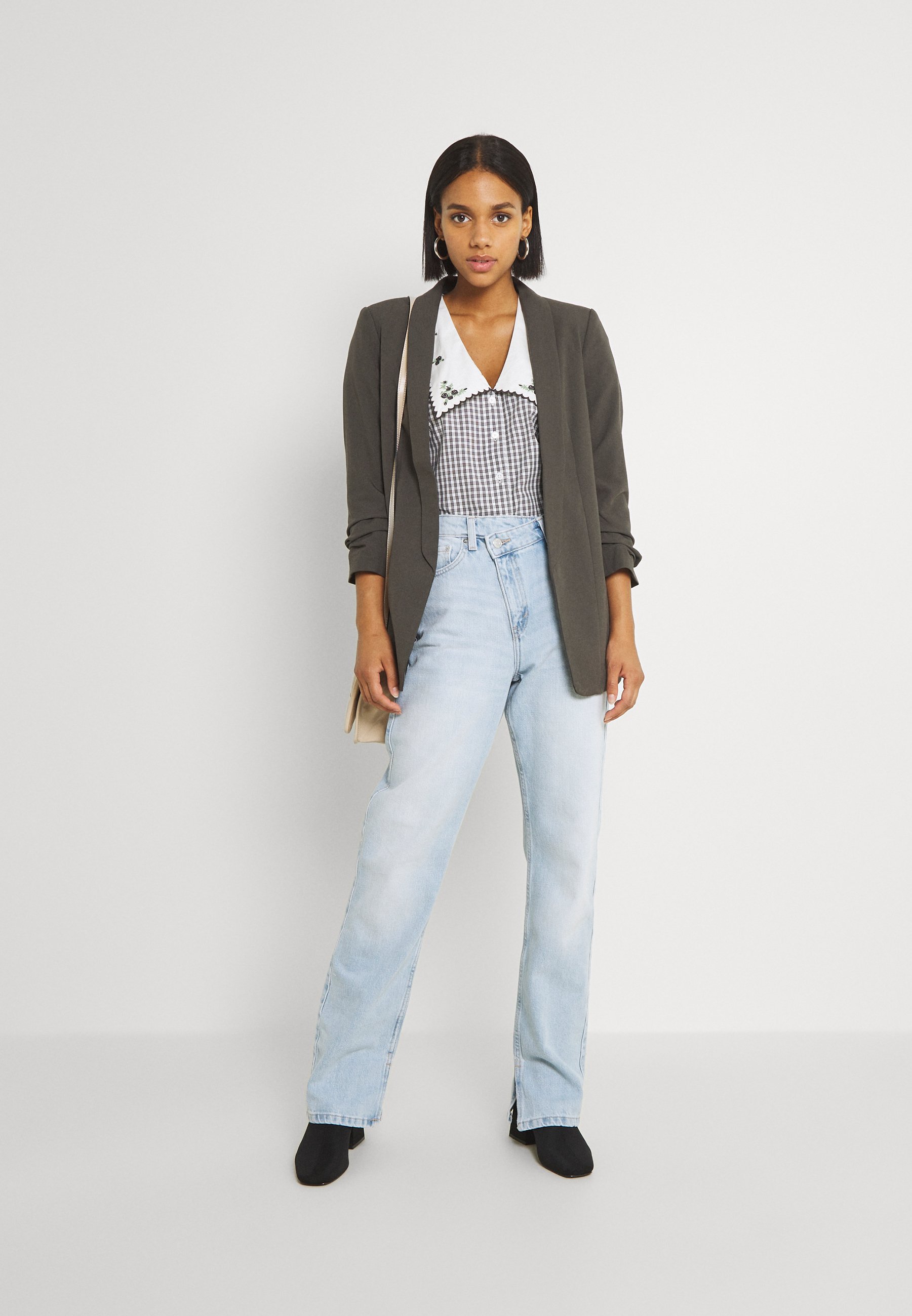 Weekday AVERY - Straight leg jeans 