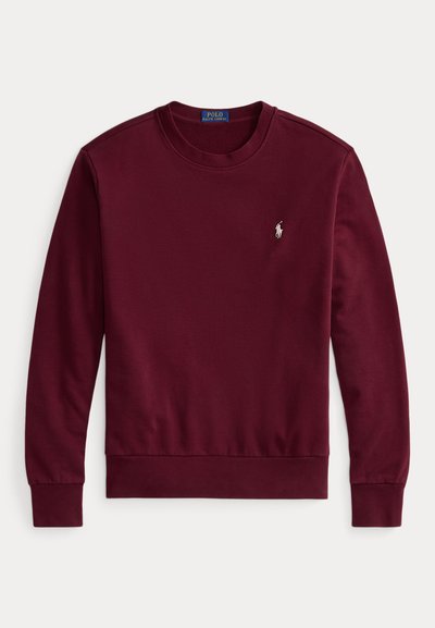 Hanorac burgund cu guler rotund, mâneci lungi, manșete și tiv din material ribbed, având un logo brodat mic pe pieptul stâng. Confecționat dintr-un material moale.