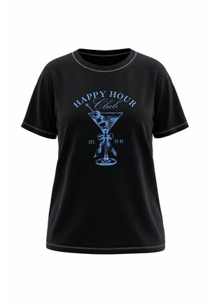 Schwarzes T-Shirt mit blauem Motiv eines Martinigläser, Oliven am Spieß und dem Text "HAPPY HOUR Club EST. PJ 03" auf der Vorderseite.