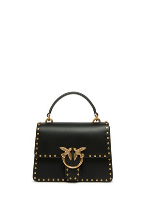 Borsa a mano in pelle nera con dettagli in borchie dorate e una chiusura dorata con due figure di uccelli, e manico superiore.
