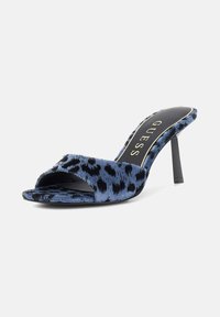 Γυναικεία σανδάλια με ψηλό τακούνι, μπλε λεοπάρ μοτίβο, μαλακή υφή, ανοιχτό δάχτυλο και λεπτό τακούνι. Διαθέτουν φαρδιά λουρί που περνάει πάνω από το πόδι.