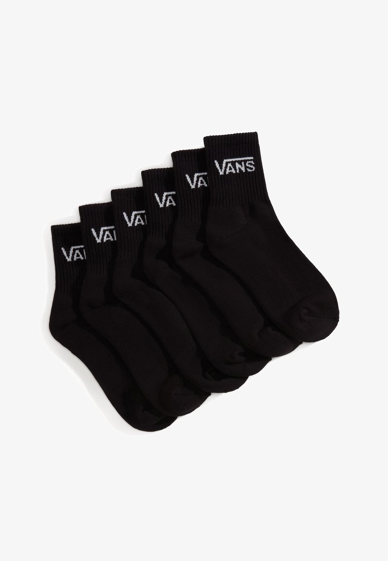 Seis pares de calcetines negros hasta la pantorrilla con el logo blanco de Vans en los puños acanalados, dispuestos en una pila abanico sobre fondo blanco.