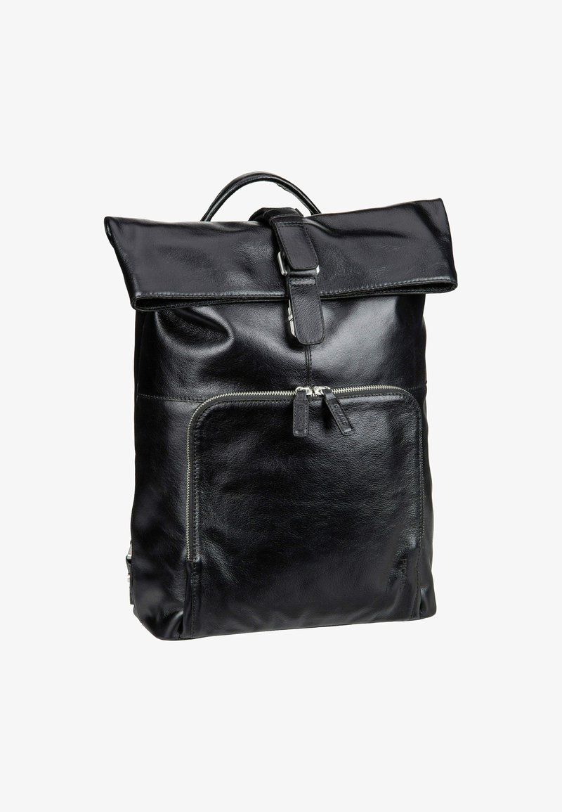 Mochila de cuero negro con un diseño de parte superior enrollable, bolsillo frontal con cremallera y asa resistente. Presenta una textura suave y acentos minimalistas.