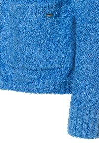 Blauer gestrickter Pullover mit einer weichen, strukturierten Oberfläche. Verfügt über einen gerippten Saum und Bündchen sowie ein kleines metallisches Etikett auf der Vorderseite.