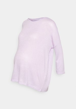 Top de maternidade lilás claro com mangas 3/4, decote arredondado e caimento solto. Textura suave com um ligeiro efeito cintilante.