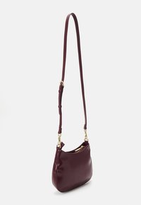 Valentino Bags TYPE - Rokassoma - vino