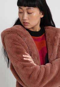 Urban Classics LADIES HOODED TEDDY COAT - Wintermantel - darkrose