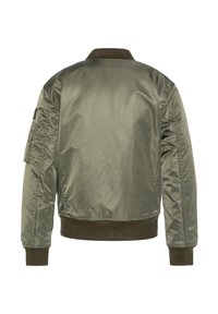 Olivgrüne Bomberjacke aus glattem, glänzendem Material. Rippkragen, -abschlüsse und -bund. Verfügt über eine seitliche Reißverschlusstasche am linken Arm.