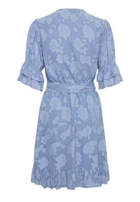 Robe fleurie bleu clair avec manches à volants aux coudes, ceinture assortie et ourlet à volants, vue de dos.