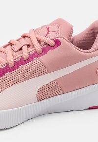 Puma FLYER RUNNER JR UNISEX - Utcai futócipők - future pink/frosty pink