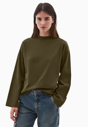 - Bluzka z długim rękawem